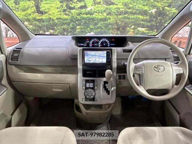 Toyota NOAH 2009-07 298083-1