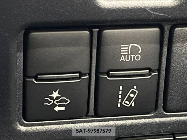 Toyota NOAH 2017-08 321516-6