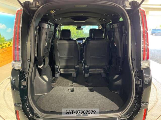 Toyota NOAH 2017-08 321516-11
