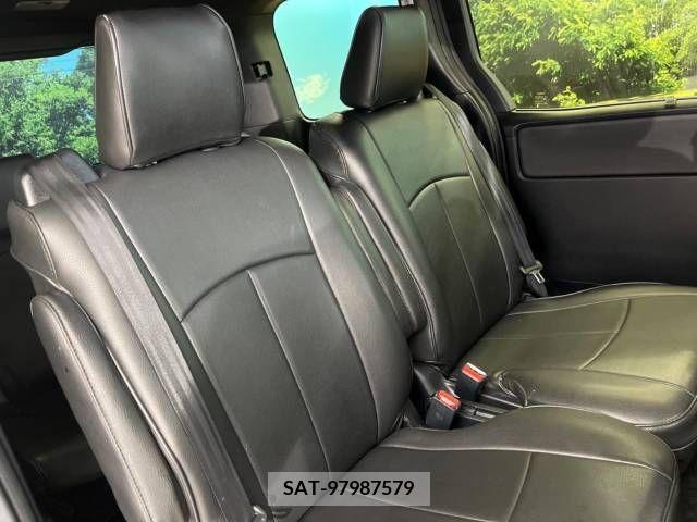 Toyota NOAH 2017-08 321516-9