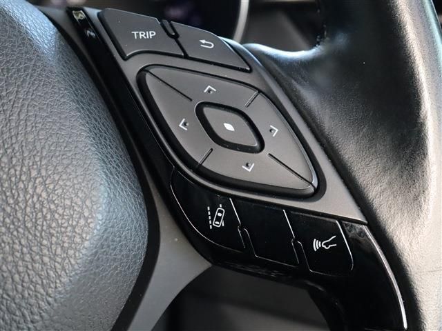 Toyota C-HR 2017-05 15179-19