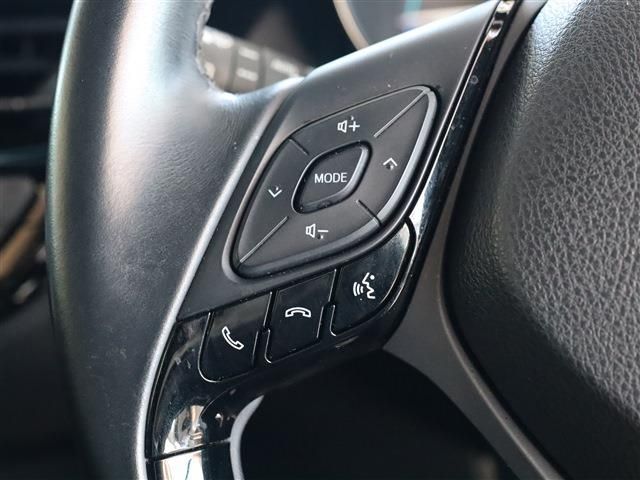 Toyota C-HR 2017-05 15179-18