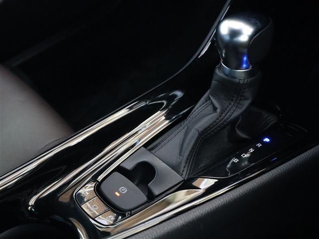 Toyota C-HR 2017-05 15179-14