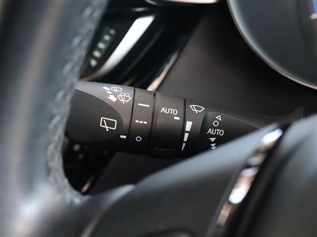 Toyota C-HR 2017-05 15179-21