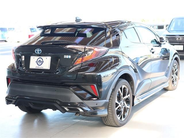 Toyota C-HR 2017-05 15179-3