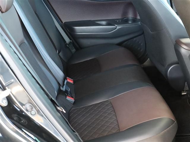 Toyota C-HR 2017-05 15179-26