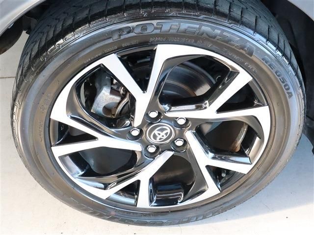 Toyota C-HR 2017-05 15179-9