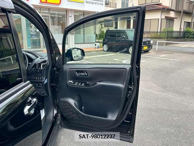 Toyota VOXY 2019-06 321609-13