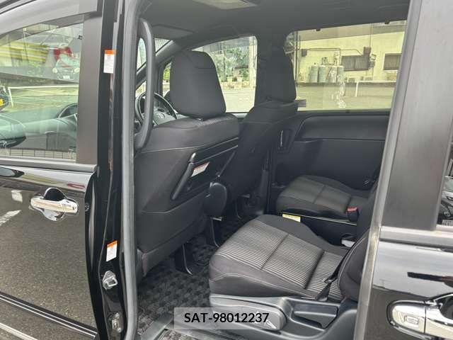 Toyota VOXY 2019-06 321609-17