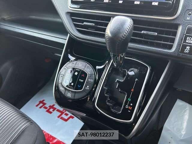 Toyota VOXY 2019-06 321609-7