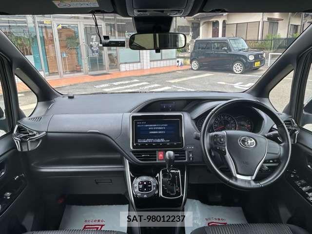 Toyota VOXY 2019-06 321609-1