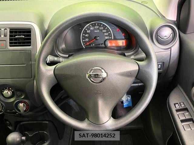 Nissan MARCH 2021-08 256423-8