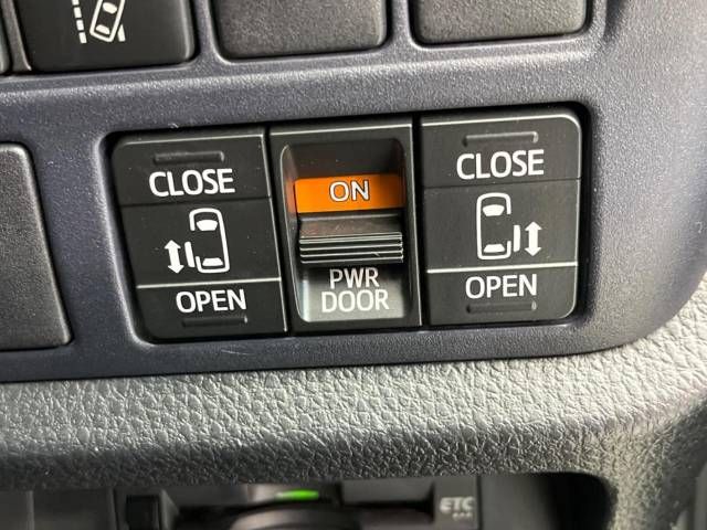 Toyota VOXY 2016-12 181862-5