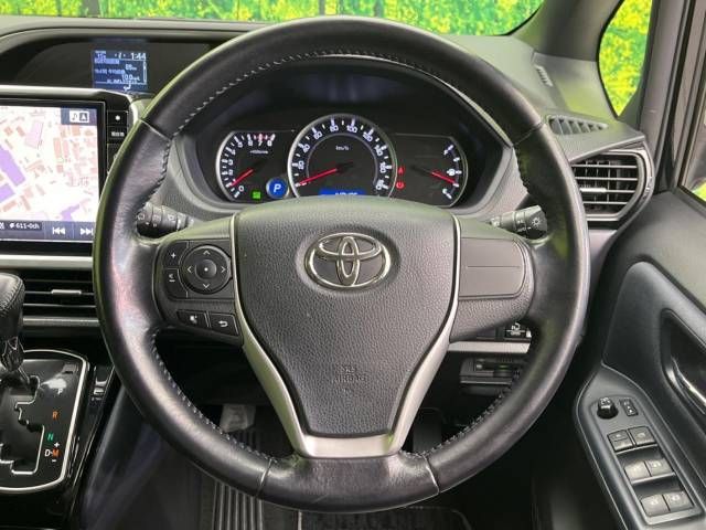 Toyota VOXY 2016-12 181862-12
