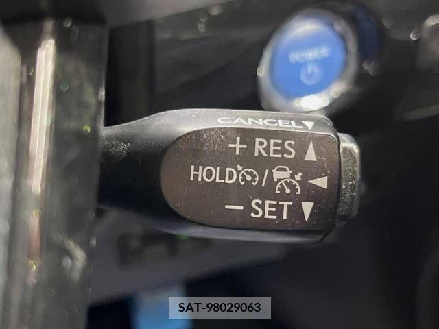 Toyota PRIUS 2021-01 330752-4