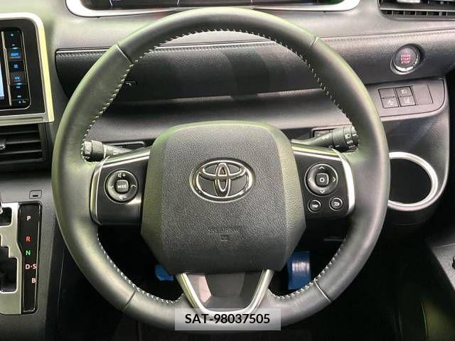 Toyota SIENTA 2022-04 298380-11