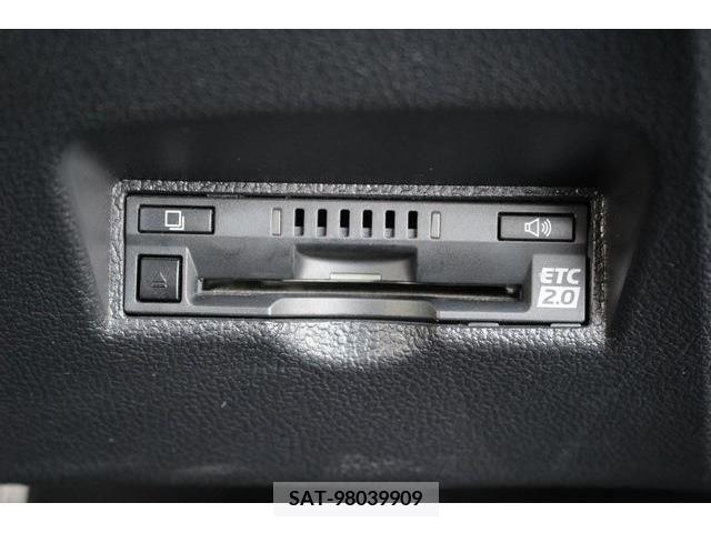 Toyota PRIUS 2019-06 366618-3