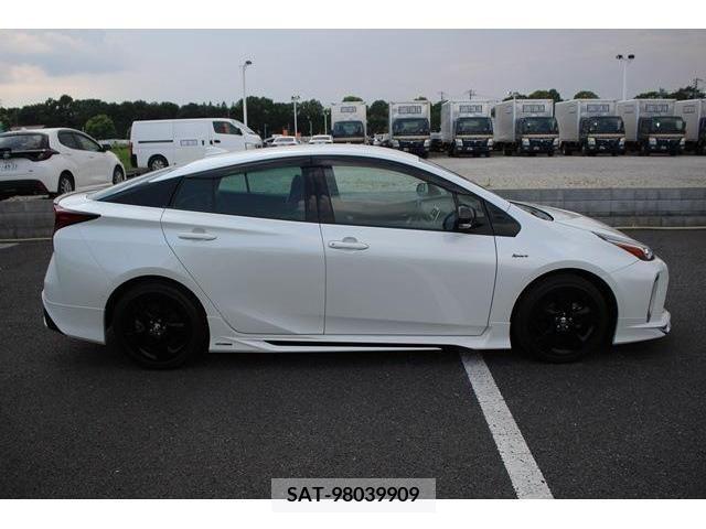 Toyota PRIUS 2019-06 366618-10
