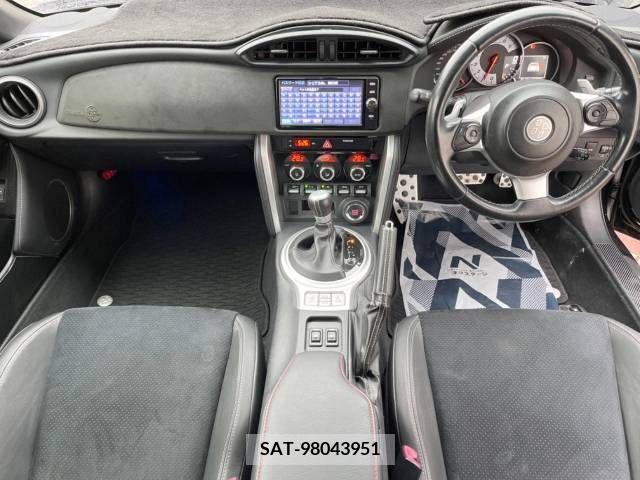 Toyota 86 2016-08 215254-1