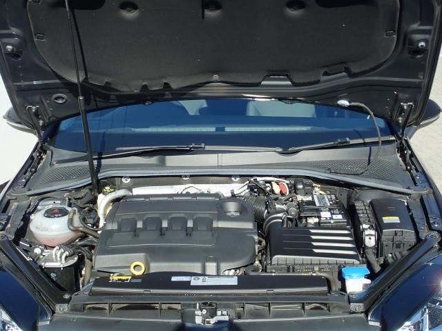 VolksWagen GOLF 2020-07 180389-15