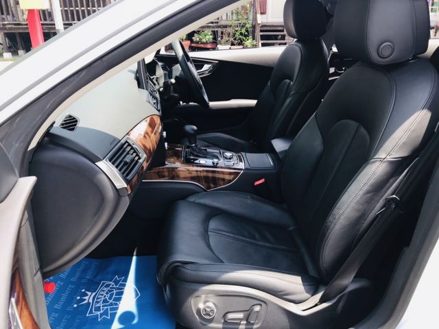 Audi A7 2011-06 3277-23