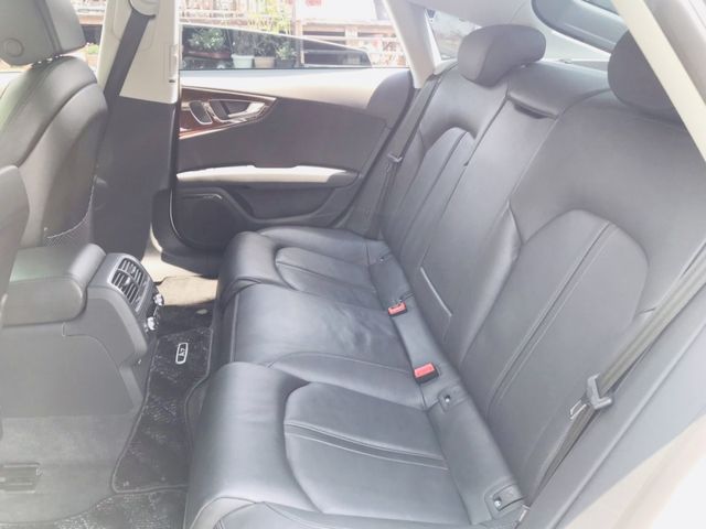 Audi A7 2011-06 3277-24