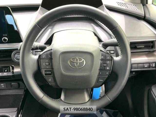Toyota PRIUS 2023-02 332940-14