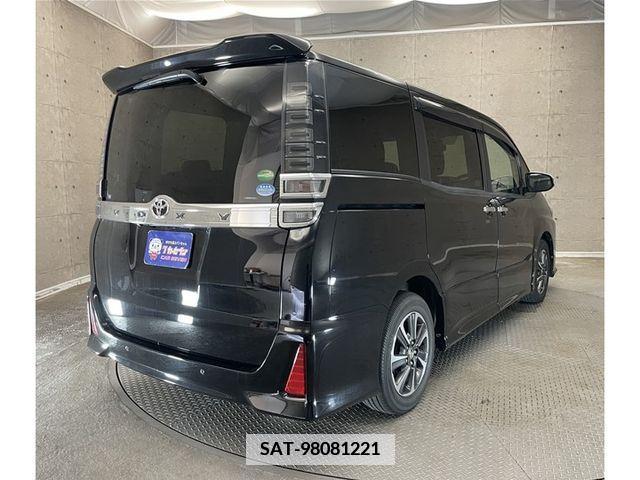 Toyota VOXY 2019-02 342430-1