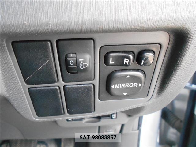 Toyota PRIUS 2011-08 220501-17
