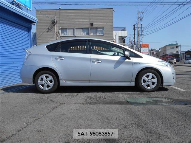 Toyota PRIUS 2011-08 220501-4