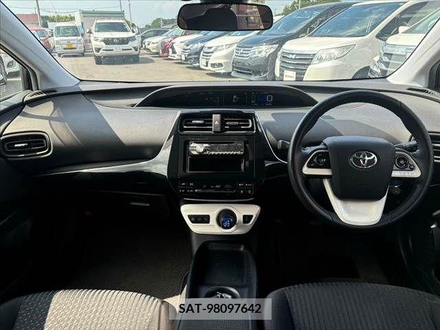 Toyota PRIUS 2017-02 385305-1