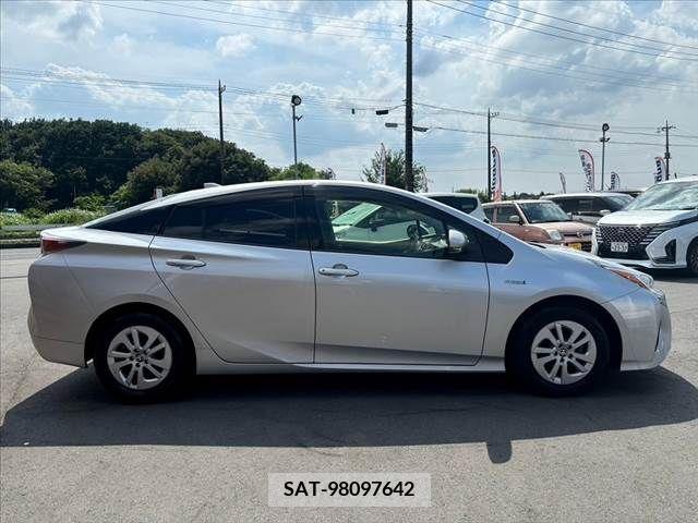 Toyota PRIUS 2017-02 385305-11
