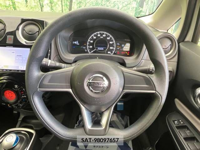 Nissan NOTE 2017-05 379861-11