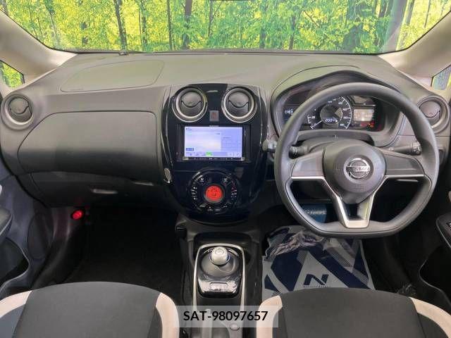 Nissan NOTE 2017-05 379861-1