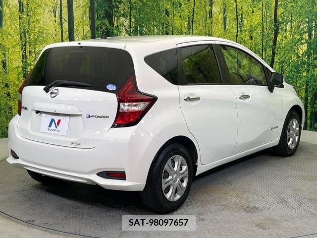 Nissan NOTE 2017-05 379861-17