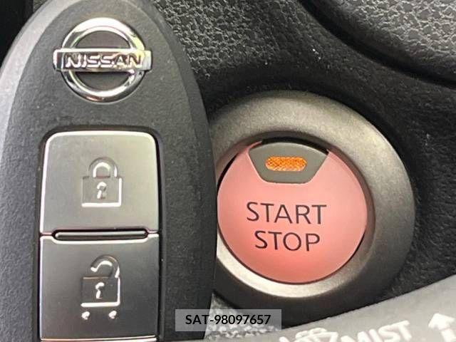 Nissan NOTE 2017-05 379861-7