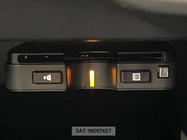 Nissan NOTE 2017-05 379861-6