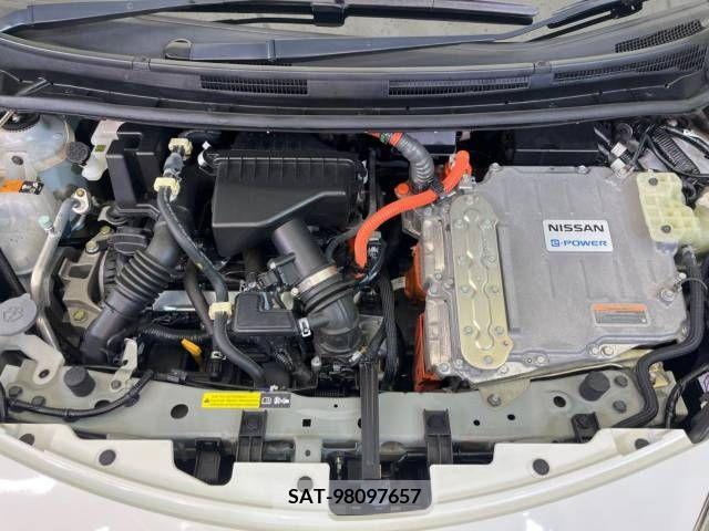 Nissan NOTE 2017-05 379861-18