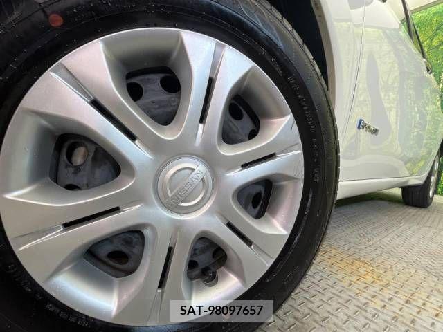 Nissan NOTE 2017-05 379861-13