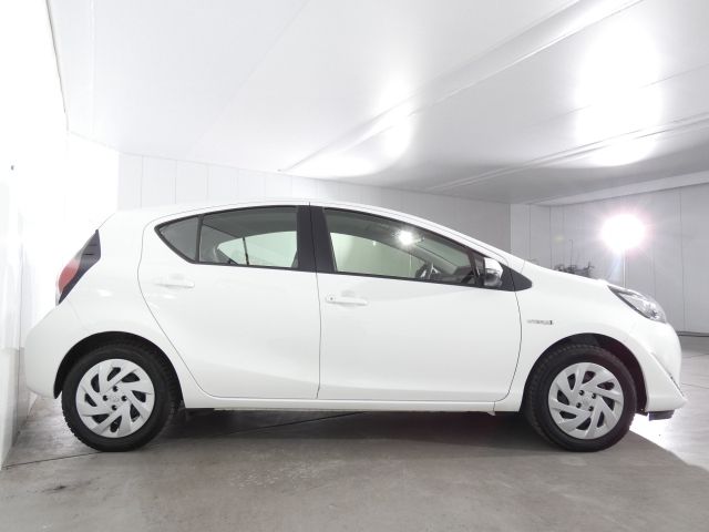 Toyota AQUA 2017-09 28339-24