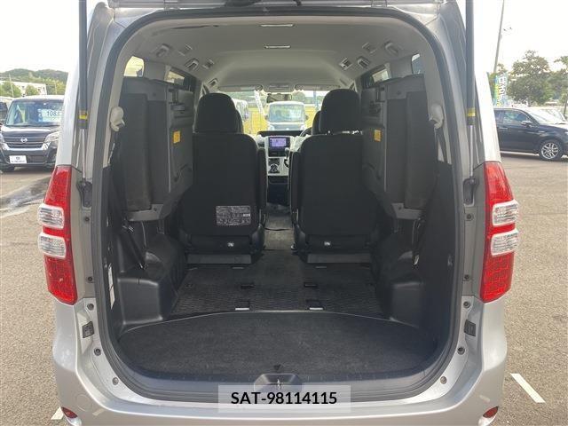 Toyota NOAH 2011-08 248994-7