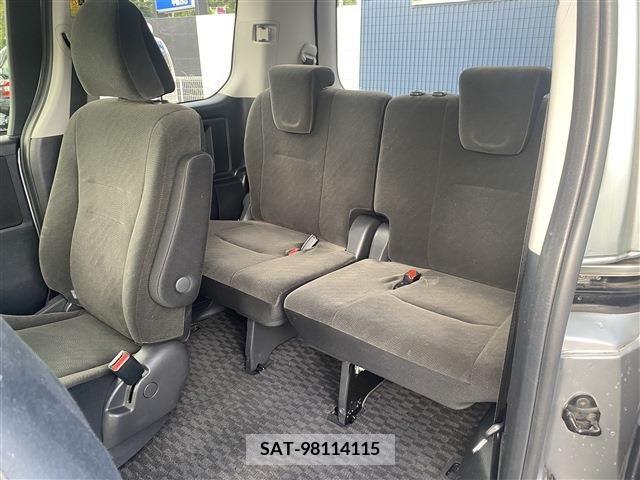 Toyota NOAH 2011-08 248994-5