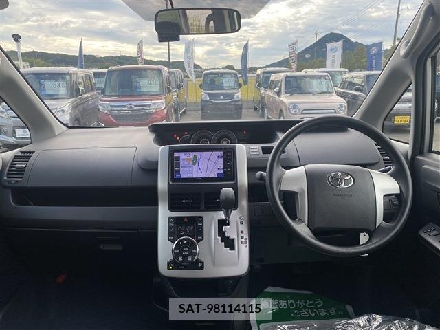 Toyota NOAH 2011-08 248994-1