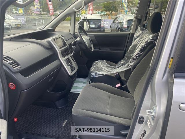Toyota NOAH 2011-08 248994-3