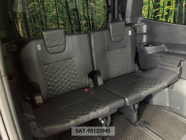 Toyota VOXY HYBRID 2022-04 381501-10