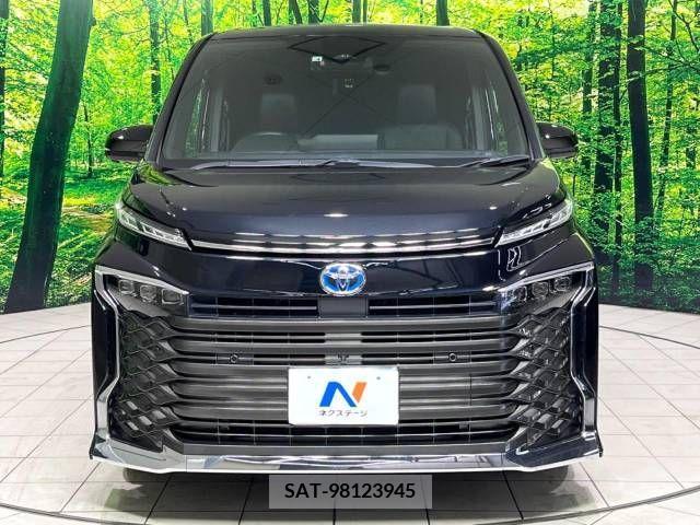 Toyota VOXY HYBRID 2022-04 381501-15