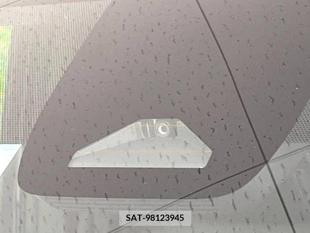 Toyota VOXY HYBRID 2022-04 381501-4