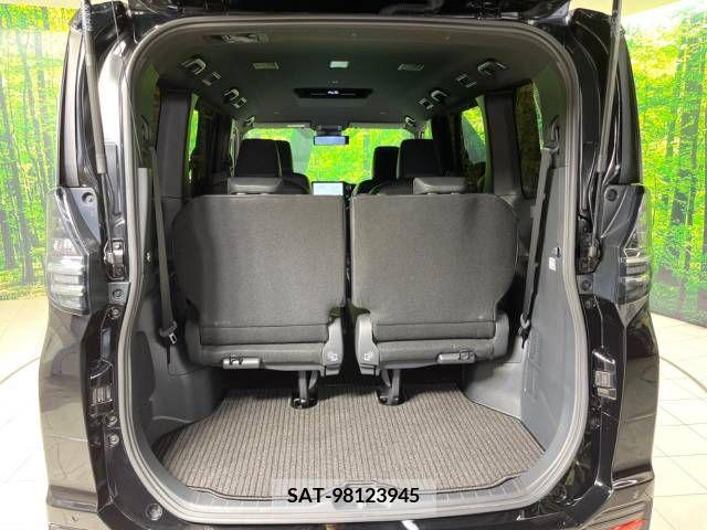 Toyota VOXY HYBRID 2022-04 381501-11