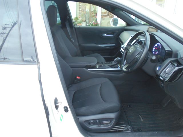 Toyota CROWN SEDAN 2019-04 8200-10