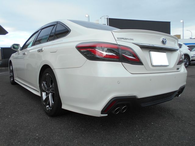 Toyota CROWN SEDAN 2019-04 8200-2